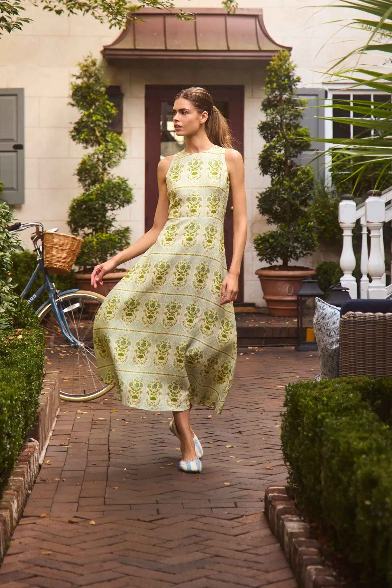 hunter bell dresses Faith Dress flower print Halter Neck Buckle Detail A sleeveless take on Mother-size:Custom Order