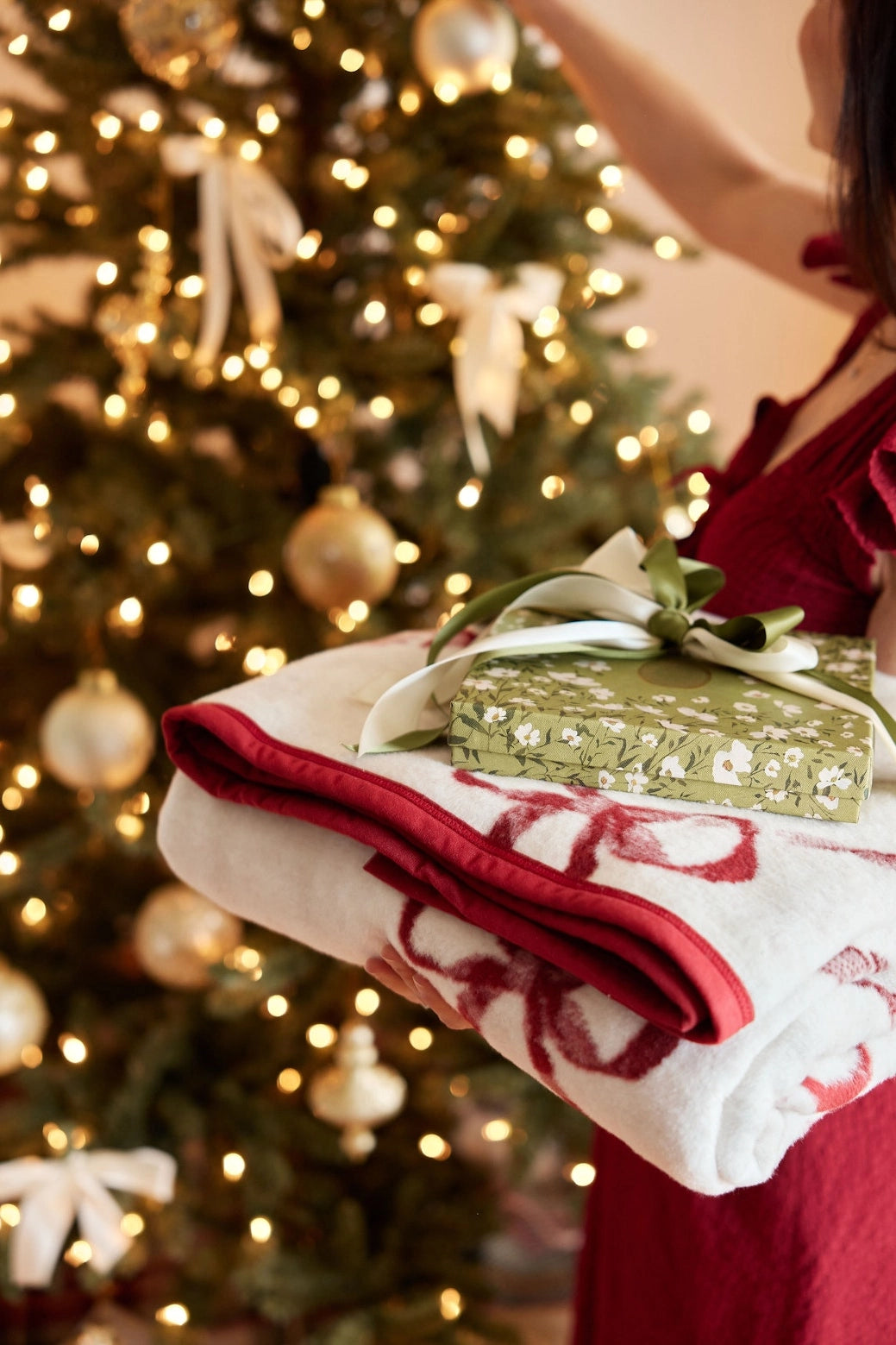 ChappyWrap December Bows Blanket - Original Size