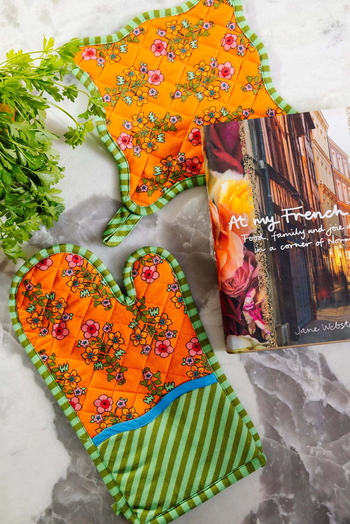 Furbish Studio Orange Pot Holder & Oven Mitt Set