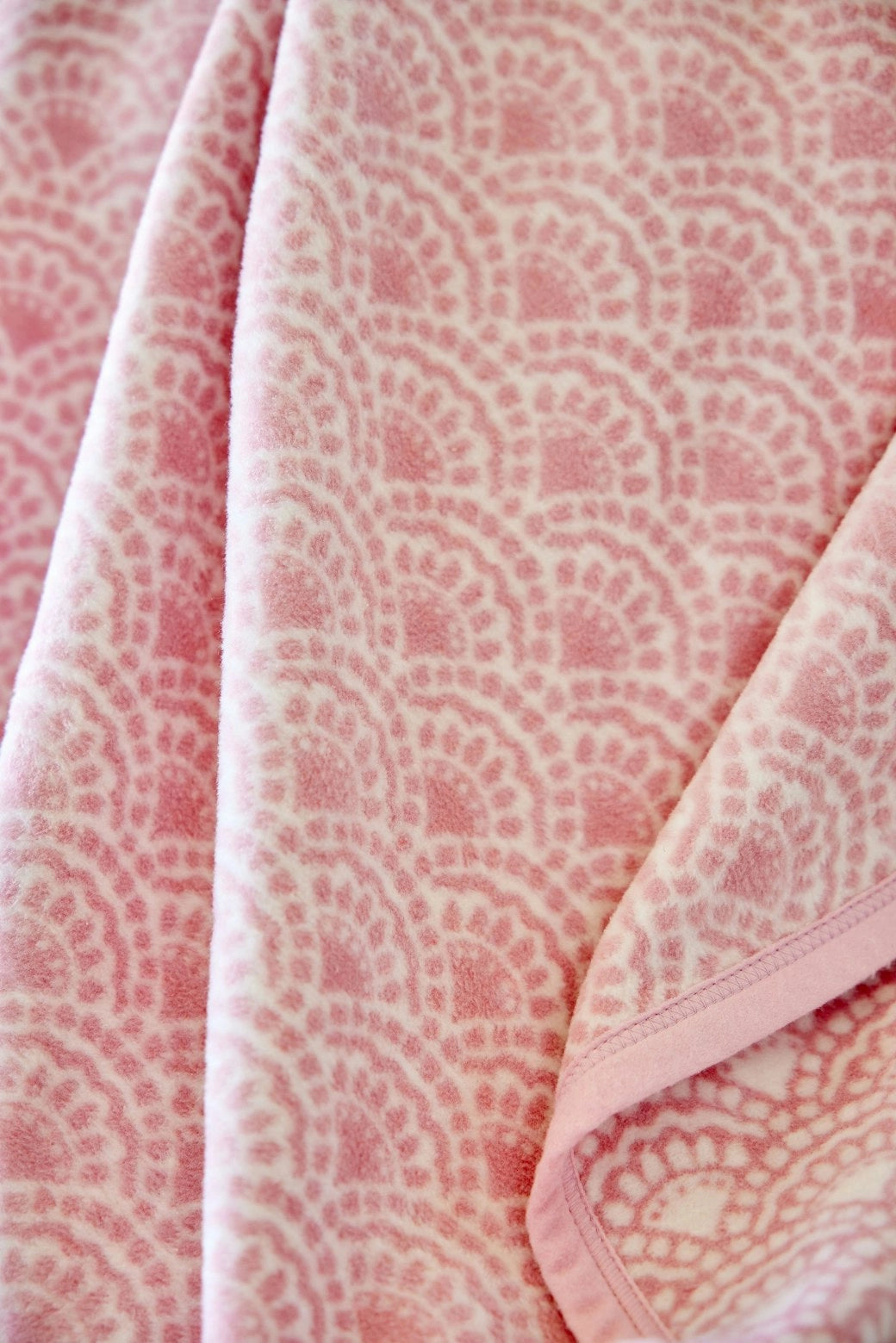 ChappyWrap Seaside Scallops Blush Blanket - Original Size